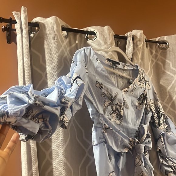 Beautiful top - Picture 3 of 3